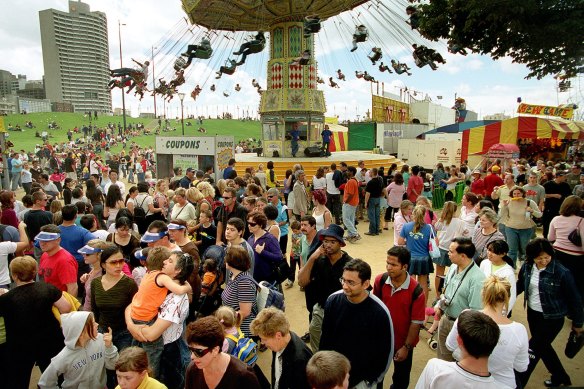 Crowds celebrate Moomba in 2003.