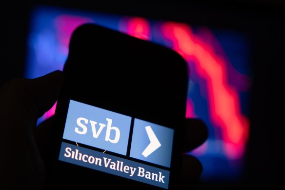 Silicon Valley Bank has collapsed after a run. 