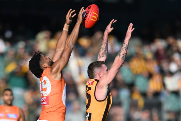 Connor Idun of the Giants and Blake Hardwick of the Hawks compete for the ball.