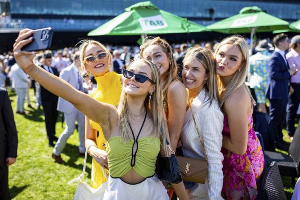 Georgia Myers, Ava Luxford, Zali Knight, Katie Myers and Maddie Hamilton at Randwick Racecourse during The Everest 2022.