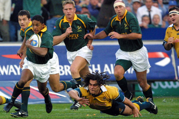 Breyton Paulse beats the tackle of George Smith in South Africa’s 20-15 win at Loftus Versfeld in 2001. It was Jones’ first game as Wallabies coach.
