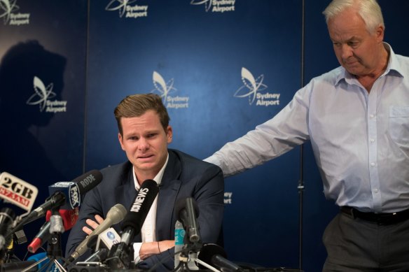 Steve Smith with his father Peter at Sydney Airport in March 2018.
