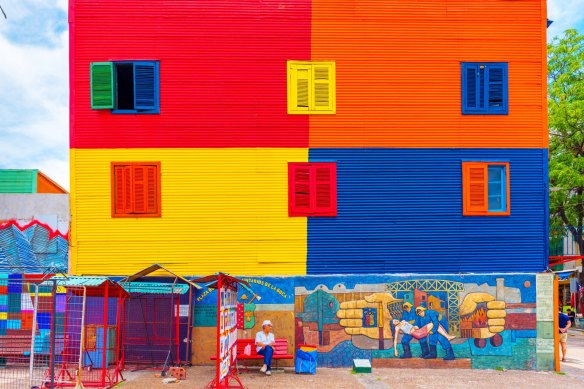 Rainbow neighbourhoods… eye-catching buildings in central Buenos Aires.