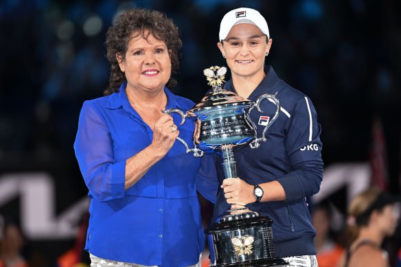 Evonne Goolagong Cawley presents Ash Barty with the 2022 Australian Open trophy.