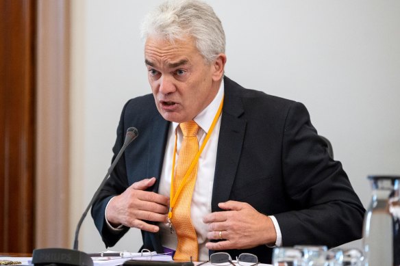 Former Labor treasurer John Lenders appearing before the Victorian Parliament’s privileges committee about the red shirts scheme in 2018.