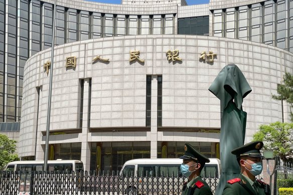 中国人民银行大楼在北京。 中国货币正在全球贸易中站稳脚跟。