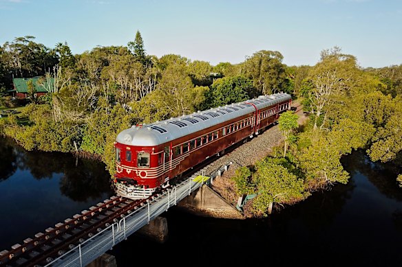 O trem Byron Bay já está disponível para viagem.