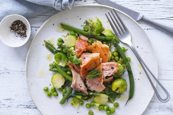 Green vegetables and oily fish such as salmon are both brain boosters.