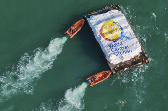 World Central Kitchen 배송물은 바다를 통해 가자지구에 도착합니다.