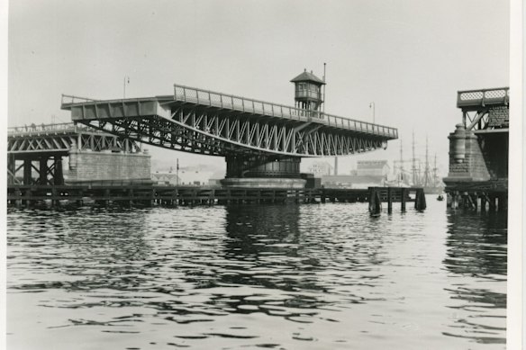 The deck open in 1902 to connect the Sydney cbd with pirass, glebe and western suburbs.