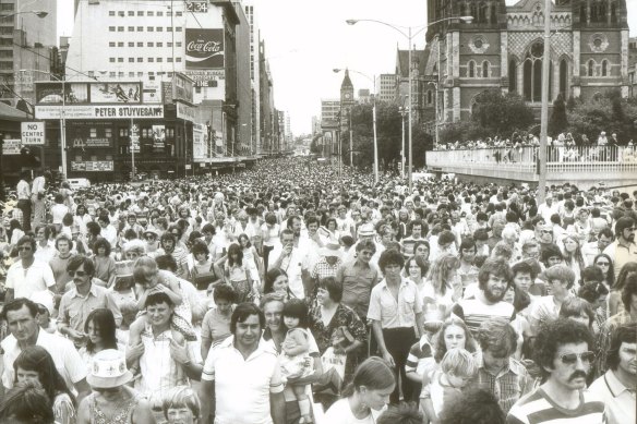 The Moomba parade pulled a bumper crowd in 1979, filling the Princess Bridge and Swanston Street.