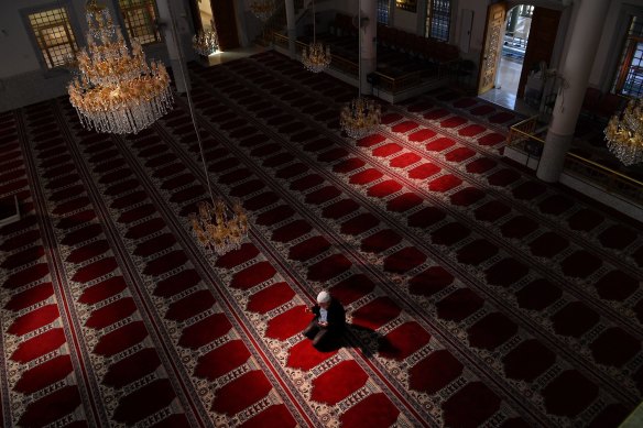 Auburn Gallipoli Mosque General Manager Ergun Genel prays alone due to the coronavirus on the first day of Ramadan.