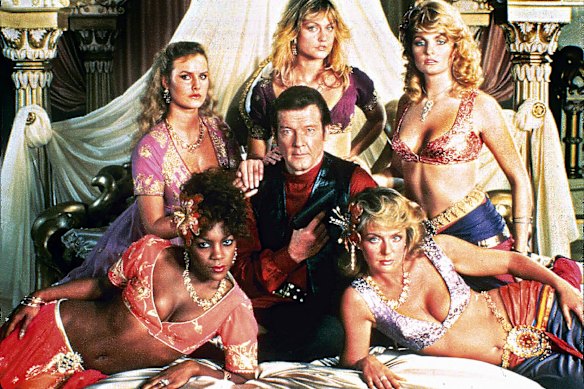 No centro da trama do filme está uma operação de contrabando de joias que envolve um ovo Fabergé falso.