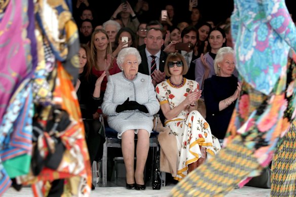 Anna Wintour with the late Queen Elizabeth II at London Fashion Week in 2018.