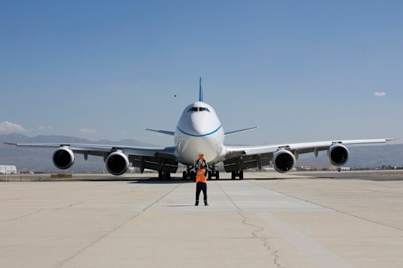 The Qatari royal family has gifted a Boeing 747-8 jumbo valued at $620 million to the Trump administration.