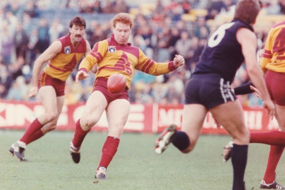WA football legend Brad Hardie in 1990. The Brownlow Medallist strongly defended umpires bouncing the ball.