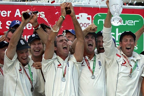 A Inglaterra venceu uma emocionante série Ashes em 2005 por 2 a 1 em casa.