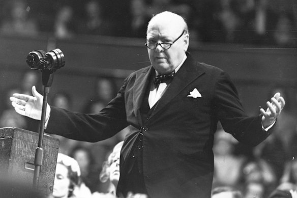 Vale la pena ricordare le opinioni di Winston Churchill sulla democrazia. 