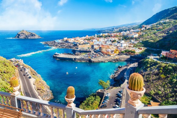 加那利群岛拥有历史悠久的城镇和美丽的海滩。