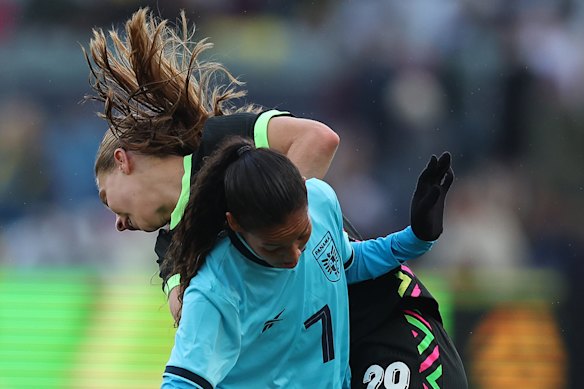 Australia’s Jamila Rankin is challenged by Erika Arauz of Panama.