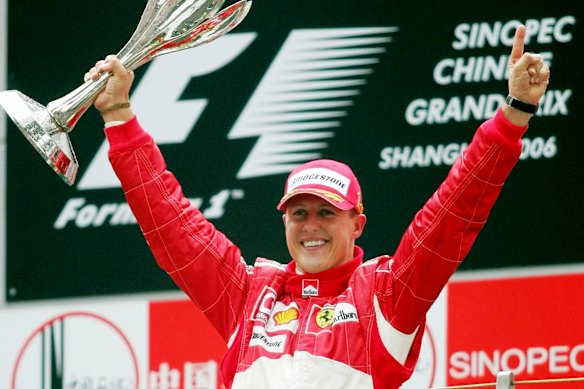 Michael Schumacher comemora sua vitória no GP da China de F1 em 2006.