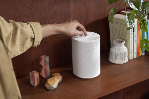 The Sonos Era 100 looks like the Sonos One, but it’s been rebuilt from the ground up.