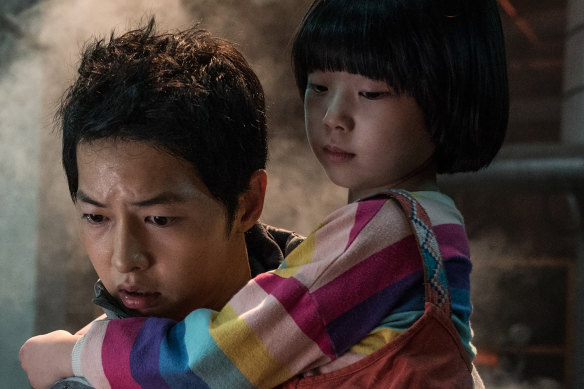 Song Joong-ki and Park Ye-rin in Space Sweepers.