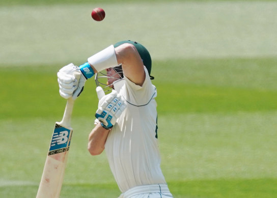 Steve Smith fends a short ball from Warner during the 2019 Boxing Day Test.