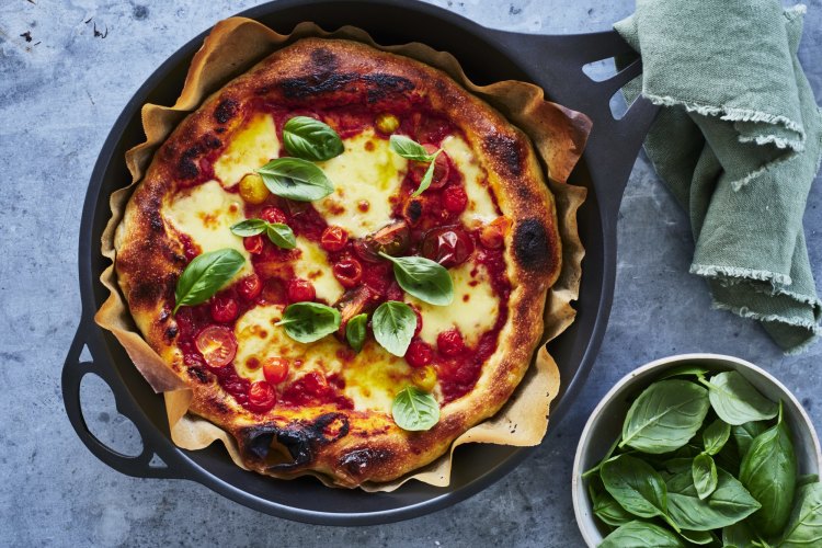 ***EMBARGOED FORÂ GOODÂ FOODÂ KITCHENÂ 2022, EPISODE 7, TUESDAY NOVEMBER 22***Â GoodÂ FoodÂ use only
Adam Liaw recipe: 'nduja margherita pizza
Photography by WilliamÂ MeppemÂ (photographer on contract, no restrictions)