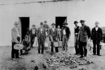 Destroying rats was one of the measures to thwart the spread of plague in Brisbane.