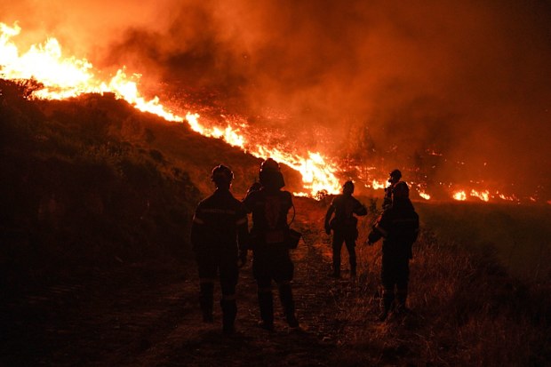 Greece fire: Wildfire menaces Athens suburbs, forcing residents to flee