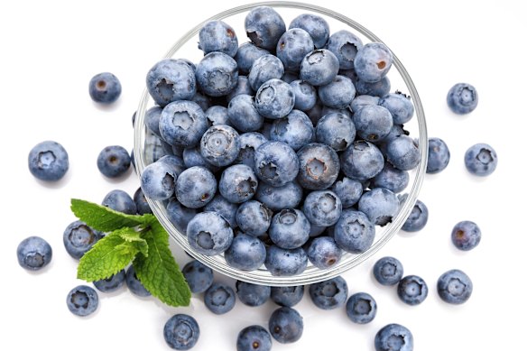 A handful of blueberries a day can help keep the periodontist away.