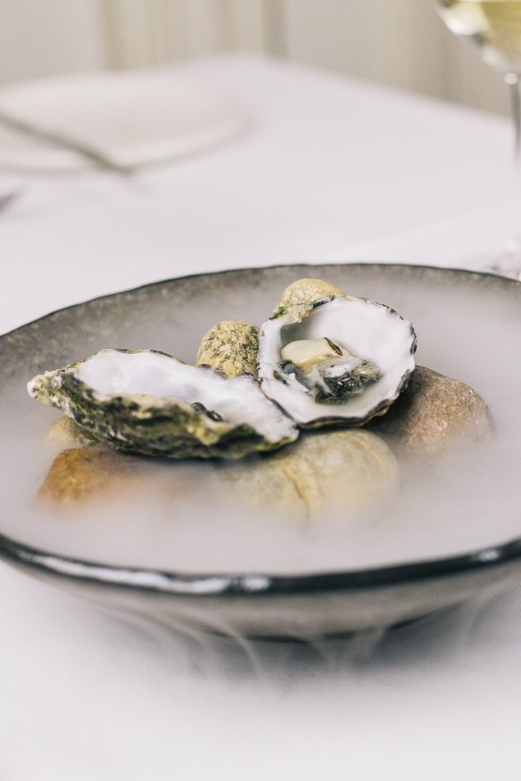 Natural oysters