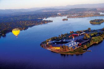 Travel quiz: What is the name of the lake Canberra is built around?