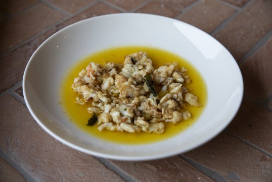 SMH-GOODWEEKEND- Bistro Livi Murwillumbah. Fraser Isle spanner crab with curry butter. Wedensday 25th May 2022 Photo by Natalie Grono .