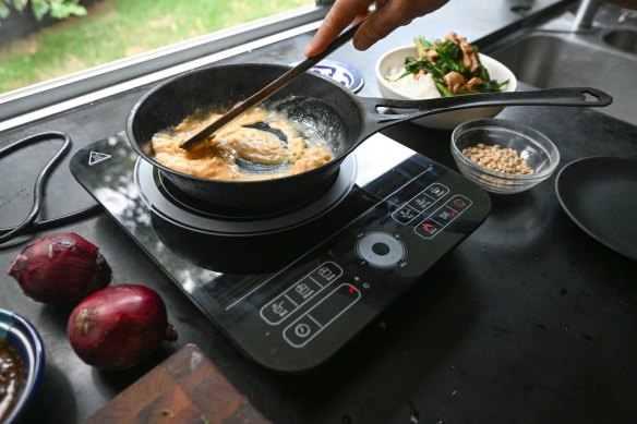 Making scrambled eggs on a portable induction cooker.