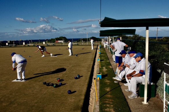 Bowling with a view at Clovelly Bowling Club.