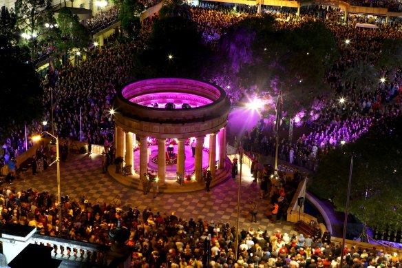 BRISBANE, AUSTRALIA - APRIL 25:  More than 40,000 people gathered at the Shrine of Remembrance for the Brisbane Anzac Day dawn service on April 25, 2015 in Brisbane, Australia.  (Photo by Michelle Smith/Fairfax Media)