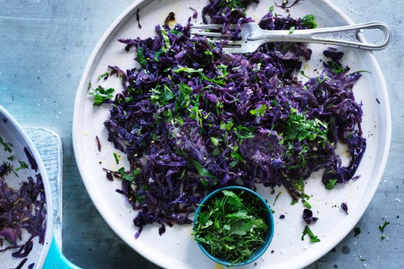 Purple cabbage contains the compound sulforaphane, known for its anti-cancer action.