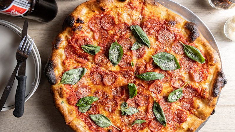 Pizza Elettrica draws attention with oversized 15-inch American-style pizzas