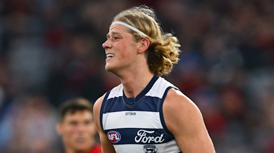 Sam De Koning of the Cats heads to the bench after hurting his shoulder on Saturday against Essendon.