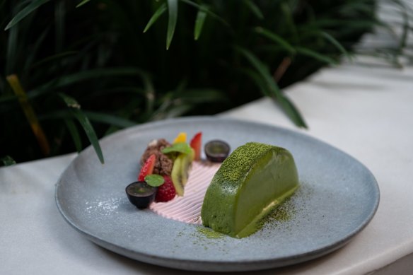 Matcha karesanui dessert. 