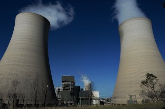 An internal report has warned of more than 70 environmental risks posed by the ageing Bayswater Power Station. 