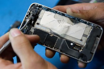 Devices like smartphones are becoming increasingly difficult and expensive to repair.