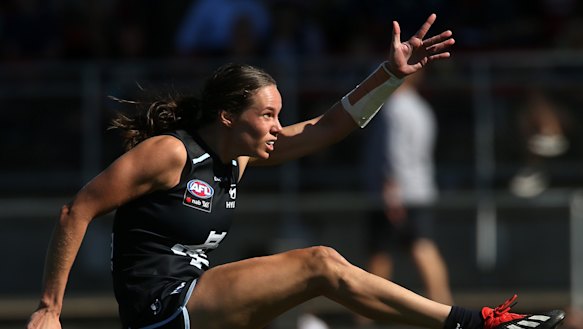 Chloe Dalton in action for the Carlton Blues in the AFLW. 