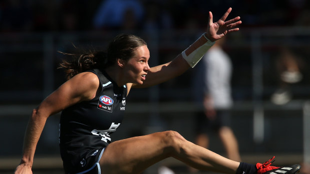 Chloe Dalton in action for the Carlton Blues in the AFLW. 