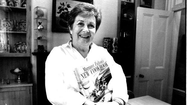 Margaret Fulton with her cook book in 1993.