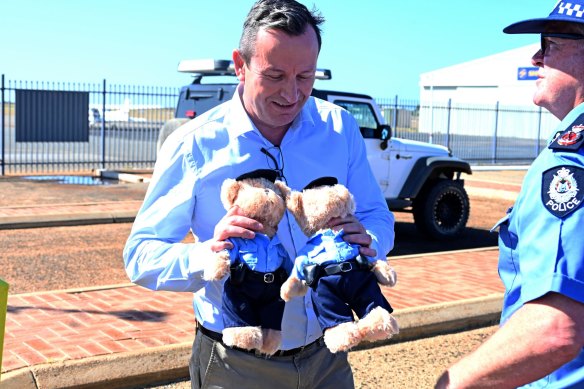 Mark McGowan lands at Carnarvon airport with gifts for Cleo and Isla
