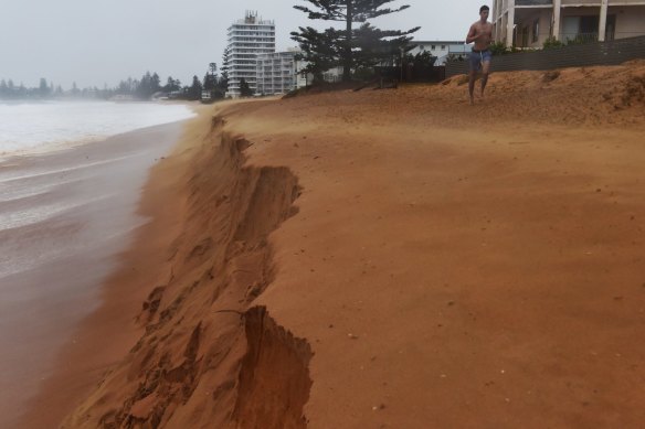 Massive surf causing beach erosion at Narrabeen beach in 2015
