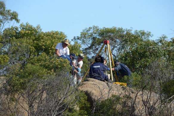 Police retrieve Wayne Amey's body from its hiding place on Mount Korong in December 2013.